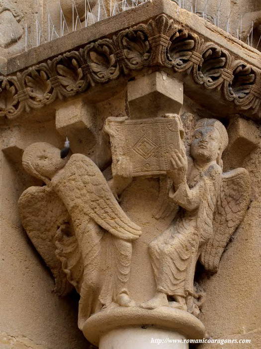 CAPITELES DEL LADO SUR